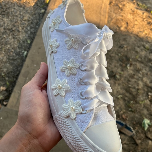 Wedding Shoes - BRAND NEW Decorated Chuck Taylor Converses - Picture 2 of 7